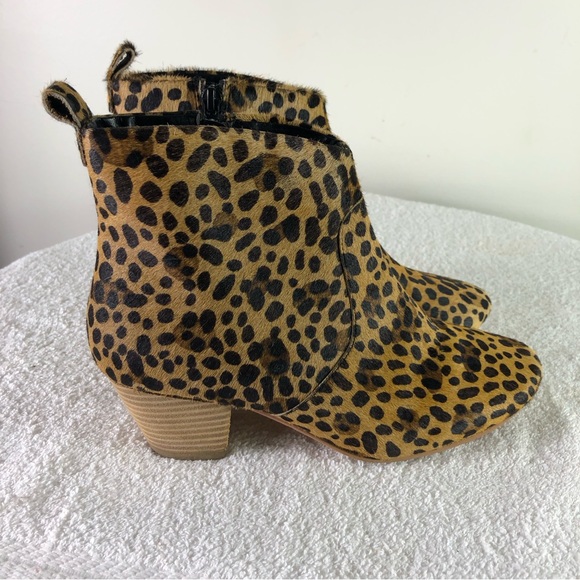 Find women’s cheetah print faux calf hair Lyle 1W4002 stack heeled bootie Sz 7.5 - Picture 3 of 9
